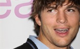 Zamjena za Sheena u "Dva i pol muškarca" je  Ashton Kutcher!