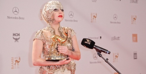 VIDEO: Lady Gaga želi glumiti u filmu Woodyja Allena