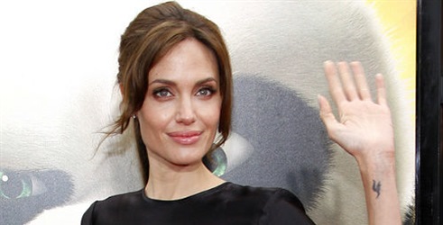 Angelina Jolie glumit će svoju majku u biografskom filmu