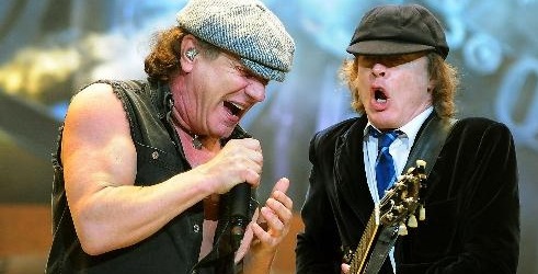 Koncert grupe AC/DC na miniranom aerodromu?