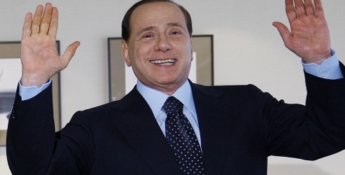 Video: Silvio Berlusconi ismijan u Cannesu