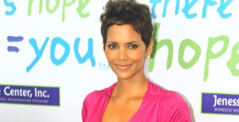 Halle Berry slomila nogu u prvom tjednu snimanja Atlas oblaka