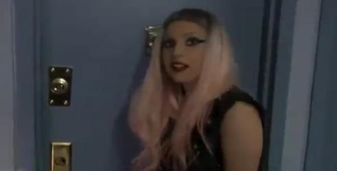 VIDEO: Lady Gagu nisu željeli pustiti u njen stari stan