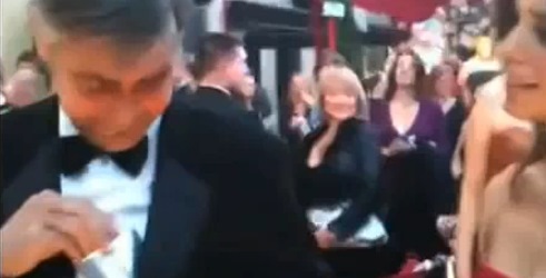 Video: Clooney na Oscarima prokrijumčario alkohol