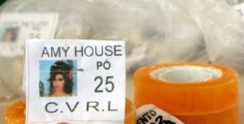 Fotografija Amy Winehouse u vrećicama s drogom