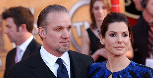 Sandra Bullock pronašla utjehu u prijatelju Keanu Reevesu