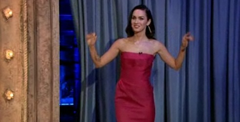 Video: Evo zašto je Megan Fox na tronu naglupljih glumica