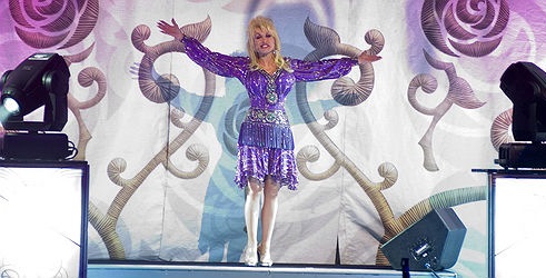 Dolly Parton: Prvo duet s Lady Gagom, onda smrt na pozornici!