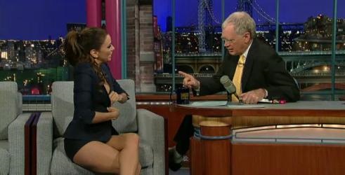 VIDEO: Eva Longoria ne nosi ništa ispod sakoa