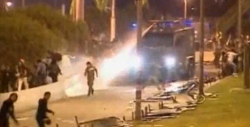Video: Krvavi obračun policije i fanova Metallice