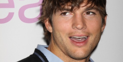 Zamjena za Sheena u Dva i pol muškarca je  Ashton Kutcher!