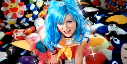 Video: Kirsten Dunst pukla na ulicama Tokyja