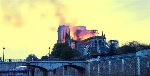 Notre Dame: Utrka s buktinjom