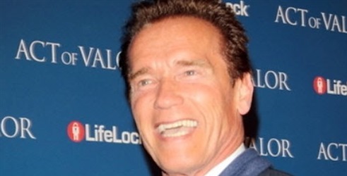 Arnold Schwarzenegger z dvakrat mlajšim dekletom