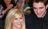 Robert Pattinson krije se kod Reese Whiterspoon