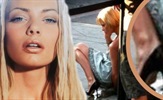 Video: Seks bomba Jamie Pressly urinirala nasred ulice?