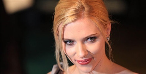 Prelepa Scarlett Johansson kot Brigitte Bardot