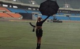 Mokra Lady Gaga na praznem stadionu v Seulu