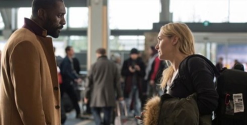 Kejt Vinslet i Idris Elba u filmu Planina koja nas razdvaja