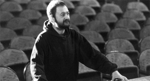Čovjek koji je živio kazalište - Marin Carić