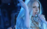 Lady Gaga pjevala na mikrofon u obliku penisa