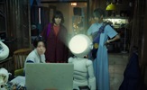 Rashida Jones rješava misterij uz pomoć svog prijatelja robota