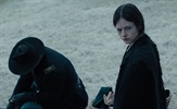 Mackenzie Foy sama protiv odmetnika u zimskom vesternu "The Isolate Thief"