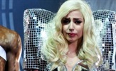 Video: Lady Gaga ridala zbog 8 milijuna prodanih albuma