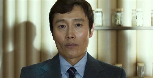 Lee Byung-hun mora eliminirati svoje suparnike u najavi za No Other Choice