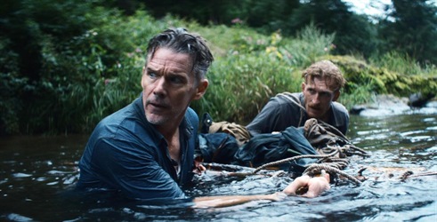 Ethan Hawke nosi zlato i očaj kroz divljinu u filmu The Weight