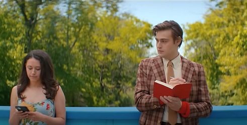 Douglas Booth i Alison Pill donose klasik u moderno doba u traileru za Mladog Werthera