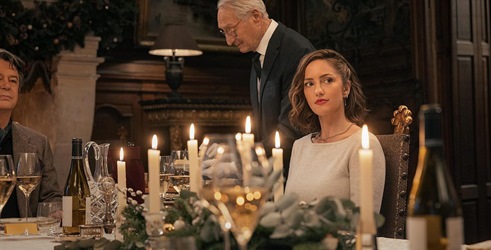 Minka Kelly u božićnoj romansi Champagne Problems