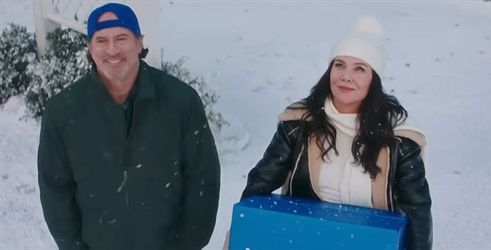 Lorelai i Luke zajedno u božićnoj reklami, obožavatelji Gilmoreica oduševljeni