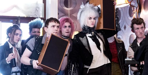 Punk London 70-ih i vanzemaljci u traileru za film How to talk to girls at parties