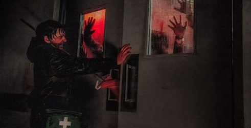 Zach Cregger donosi novo, mračnije lice Resident Evila