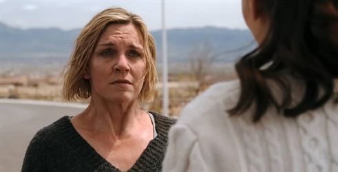 Svi žele da je Rhea Seehorn sretna u traileru za Pluribus