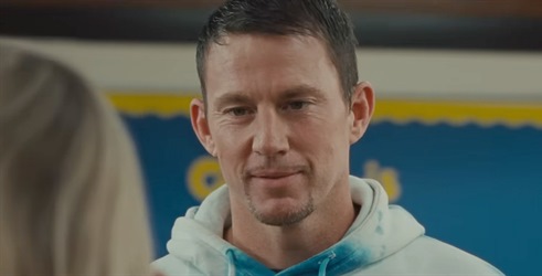 Channing Tatum se skriva u poznatoj trgovini igračaka u traileru za Roofman