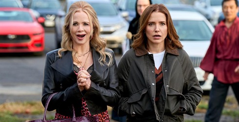 Sophia Bush kreće na kaotično putovanje s Lauren Holly u komediji Broad Trip