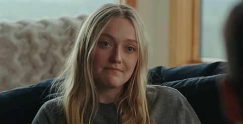 Dakota Fanning bira između sigurnosti i stare ljubavi u filmu The Sun Never Sets