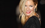 Sienna Miller odriče se karijere zbog putovanja?