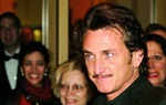 Pennova kći Dylan: Tata, imaš 50 godina, Scarlett ti može biti kći!