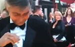 Video: Clooney na Oscarima prokrijumčario alkohol