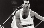 Borat u ulozi Freddieja Mercuryja