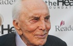 Kirk Douglas: Ponosan sam na Seana Penna i Georgea Clooneya