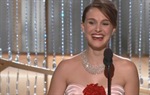 Vrlo dirljiv govor zahvale i geeky smijeh Natalie Portman