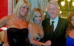 Bill Clinton pozirao s porno zvijezdama u kazinu
