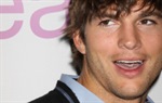 Zamjena za Sheena u "Dva i pol muškarca" je  Ashton Kutcher!
