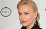 Izađite na spoj sa Charlize Theron za 20 tisuća dolara