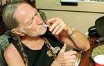 Willie Nelson samo opomenut zbog posjedovanja marihuane