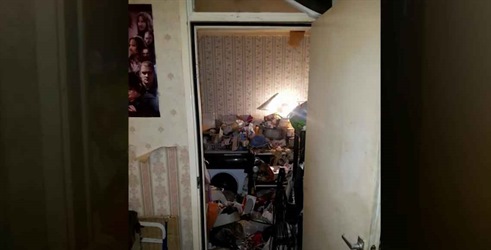Hoarders: Buried Alive In My Bedroom